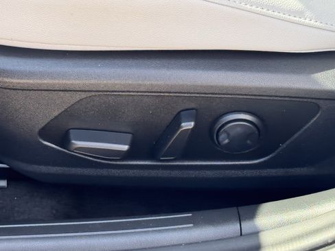 Used 2025 Hyundai Elantra Limited FWD image 30
