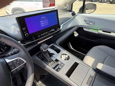 New 2026 Toyota Sienna XLE FWD image 16