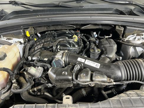 Used 2023 Jeep Grand Cherokee Altitude AWD/4WD image 29