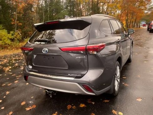 Used 2020 Toyota Highlander Platinum image 2
