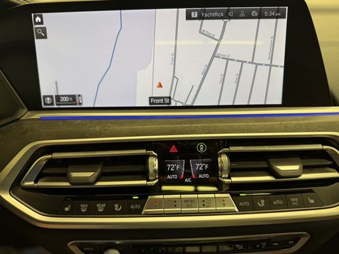 Used 2022 BMW X7 xDrive40i w/ M Sport Package AWD/4WD image 13