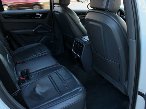 Used 2019 Porsche Cayenne image 25