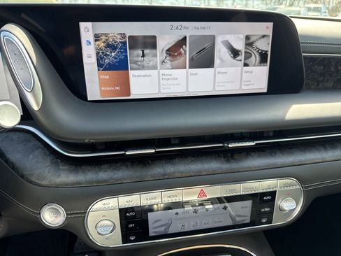 Used 2025 Genesis G90 3.5T image 25