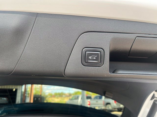 Used 2021 Buick Envision Essence w/ Technology Package I FWD image 9