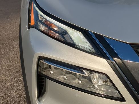 Used 2023 Nissan Rogue SV image 10