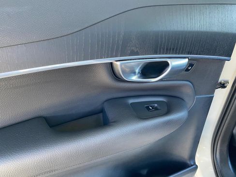 Used 2020 Volvo XC90 T6 Momentum image 32