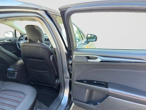 Used 2013 Ford Fusion SE FWD image 17