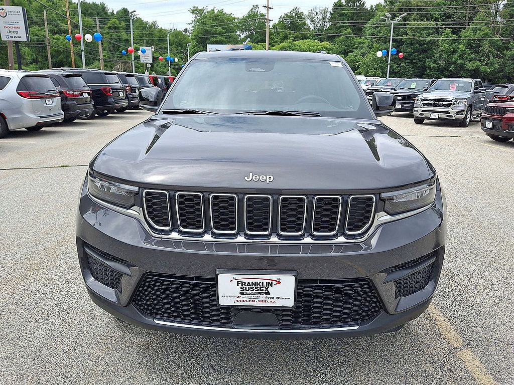 Used 2026 Jeep Grand Cherokee Laredo w/ MOPAR Finishing Package AWD/4WD image 28