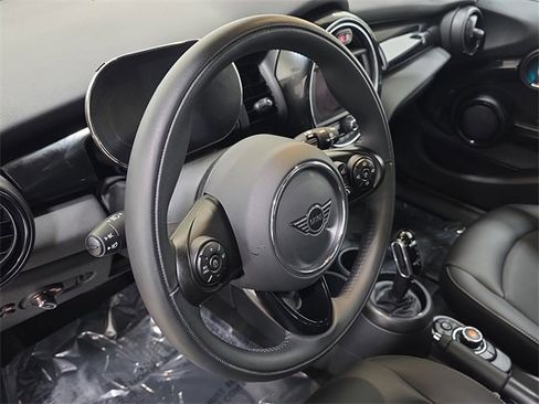 Used 2021 MINI Cooper 4-Door Hardtop w/ 6.5" Touchscreen Package image 15