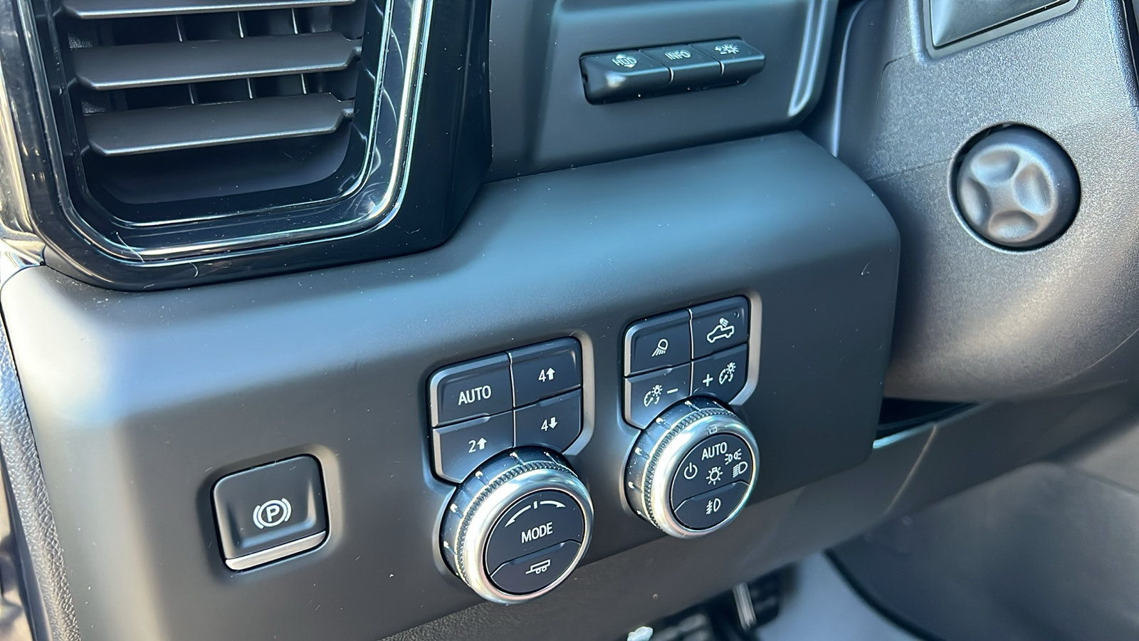 Used 2025 GMC Sierra 1500 AT4X AWD/4WD image 30