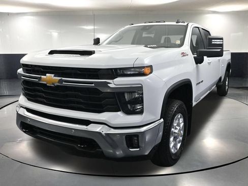 Used 2025 Chevrolet Silverado 3500 LT w/ Safety Package AWD/4WD image 12
