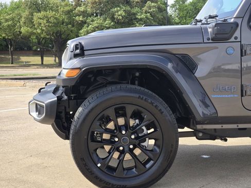 Used 2025 Jeep Wrangler Sahara w/ Safety Group image 11