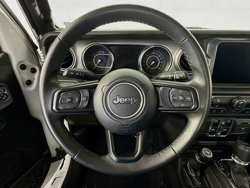Used 2022 Jeep Gladiator Sport AWD/4WD image 11