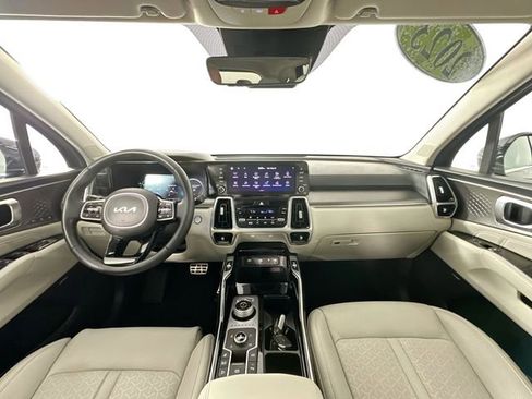 Used 2023 Kia Sorento SX Prestige w/ Panoramic Sunroof Package AWD/4WD image 3