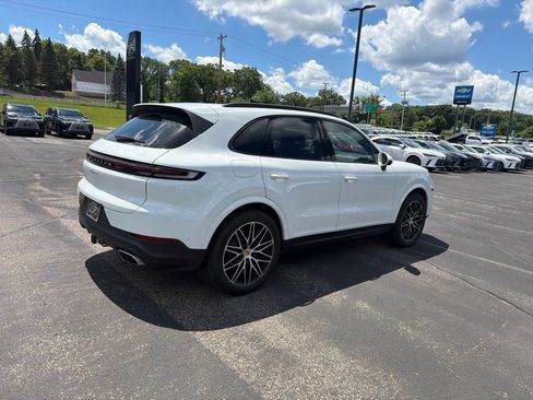 Used 2024 Porsche Cayenne AWD/4WD image 22