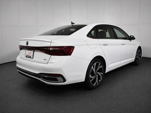 Used 2025 Volkswagen Jetta SEL FWD image 4