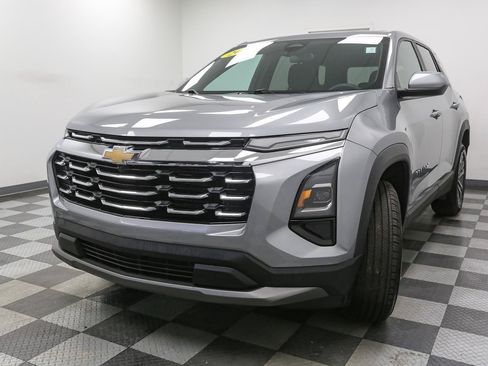 Used 2026 Chevrolet Equinox LT AWD/4WD image 4