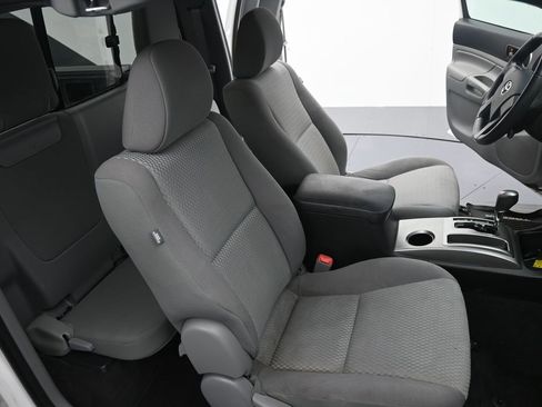 Used 2012 Toyota Tacoma 2WD Access Cab image 12