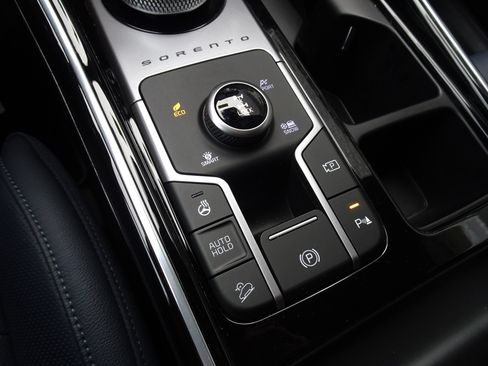 Used 2023 Kia Sorento SX Prestige image 16