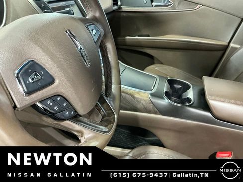 Used 2016 Lincoln MKX Reserve w/ Technology Package FWD image 14