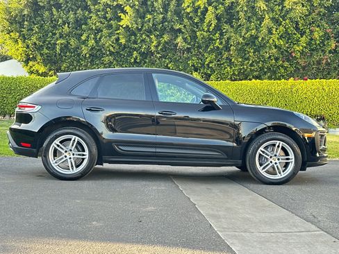 Certified 2025 Porsche Macan AWD/4WD image 9