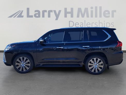 Used 2019 Lexus LX 570 4WD w/ Luxury Package image 2