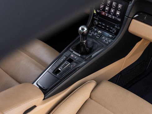 Certified 2019 Porsche 911 Targa 4S image 37