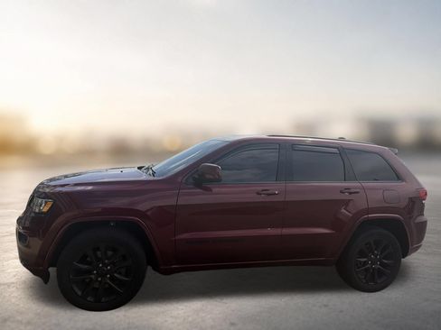 Used 2021 Jeep Grand Cherokee Laredo X AWD/4WD image 2