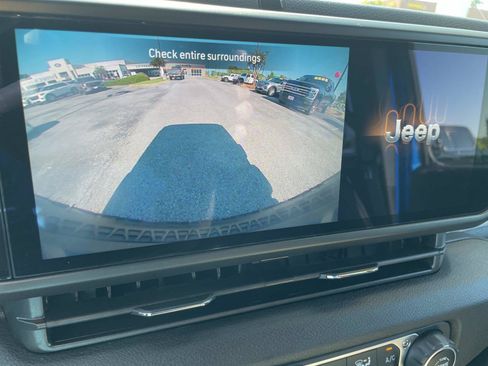 Used 2025 Jeep Wrangler Unlimited Sport AWD/4WD image 23