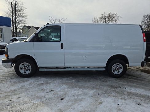 Used 2024 GMC Savana 2500 w/ Driver Convenience Package image 5