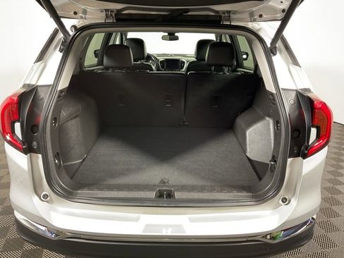 Used 2022 GMC Terrain SLT image 13