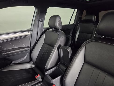 Used 2024 Volkswagen Tiguan SE R-Line AWD/4WD image 21