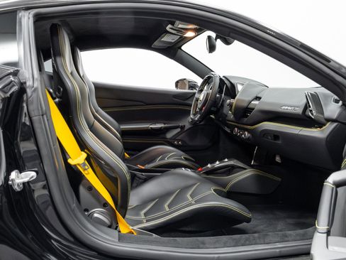 Used 2018 Ferrari 488 GTB RWD image 27