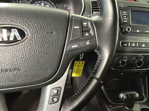 Used 2014 Kia Sorento LX FWD image 16