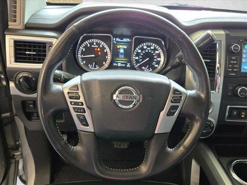 Used 2018 Nissan Titan PRO-4X AWD/4WD image 12