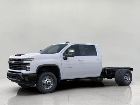 Used 2026 Chevrolet Silverado 3500 W/T RWD image 2