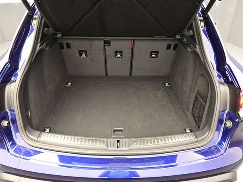 Certified 2025 Porsche Macan image 16