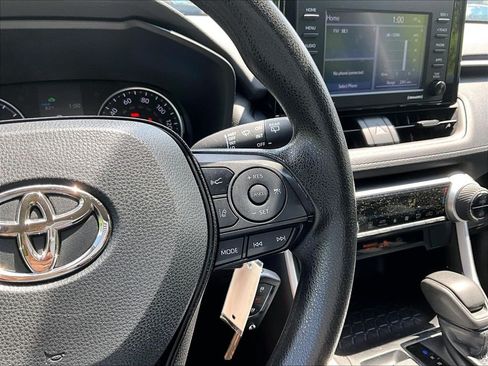 Used 2022 Toyota RAV4 LE AWD/4WD image 19