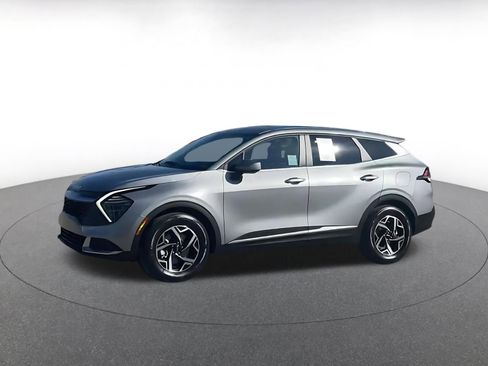 Used 2025 Kia Sportage LX image 8