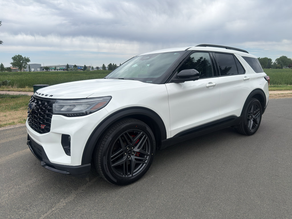 Used 2025 Ford Explorer ST AWD/4WD image 4