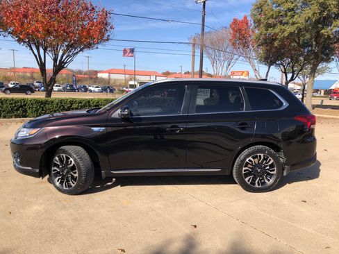 Used 2018 Mitsubishi Outlander SEL image 2