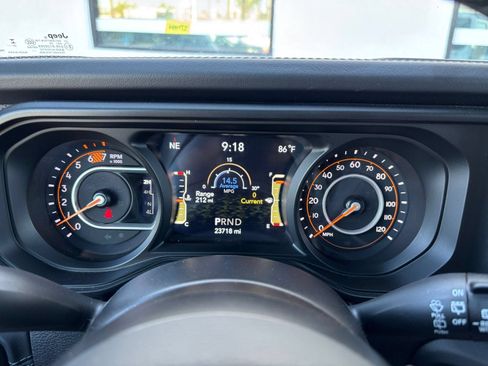 Used 2025 Jeep Wrangler Unlimited Rubicon AWD/4WD image 34