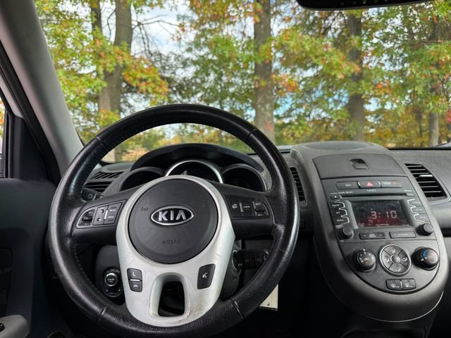 Used 2012 Kia Soul + w/ Audio Pkg FWD image 9