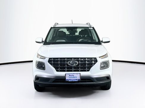 Used 2023 Hyundai Venue SEL w/ Cargo Package FWD image 2