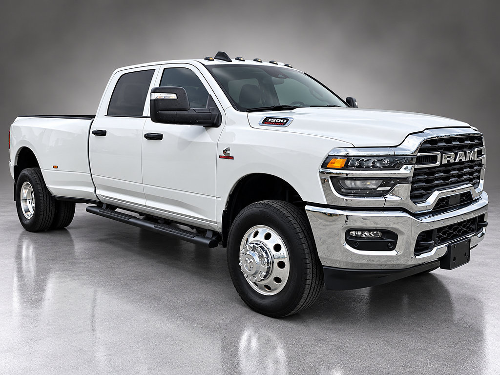 Used 2025 RAM 3500 Tradesman AWD/4WD image 3