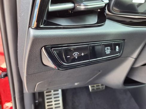 New 2025 Kia Niro EX Touring image 17