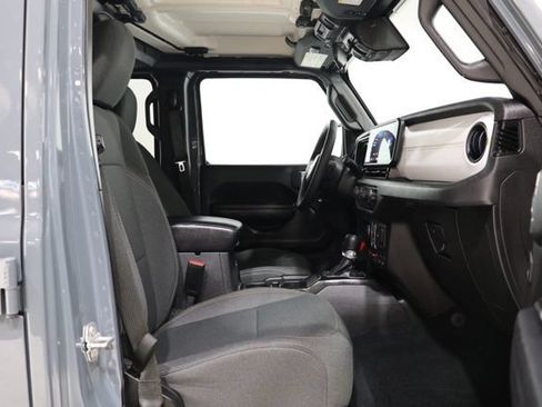 Used 2024 Jeep Wrangler Unlimited AWD/4WD image 36