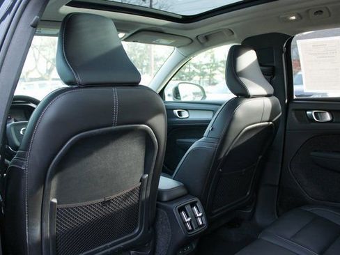 Used 2025 Volvo XC40 B5 Plus image 35