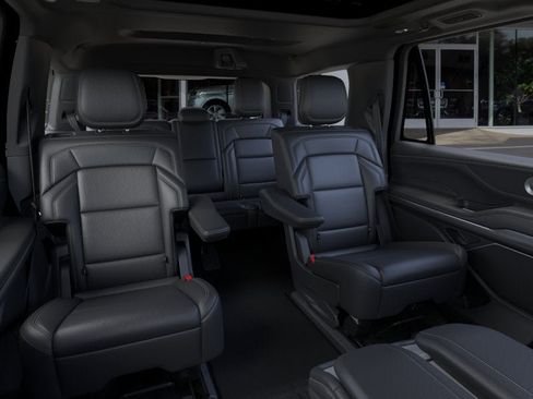 New 2025 Lincoln Navigator Reserve w/ Jet Appearance Package AWD/4WD image 11