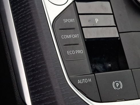 Used 2025 BMW 330i xDrive Sedan w/ Premium Package image 22